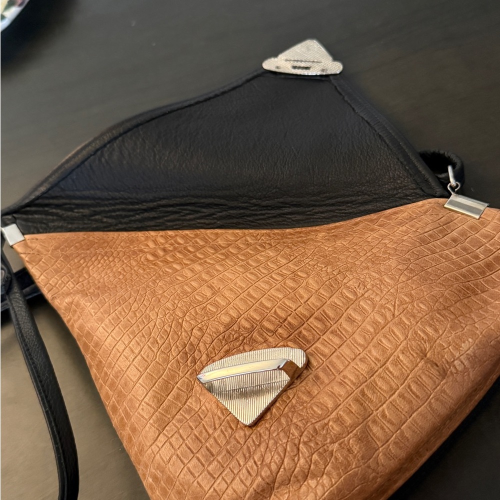Chic Black and Tan Crossbody Bag - Picture 3 of 8